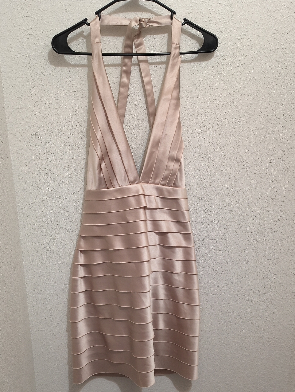 BCBG MAXAZRIA Champagne Blush Satin Tiered Dress. Halter Plunge 10